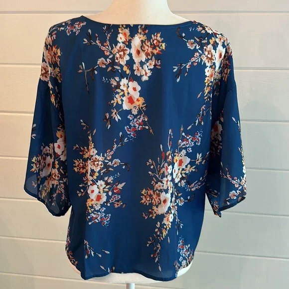 Floral Top Medium - Picture 6 of 16
